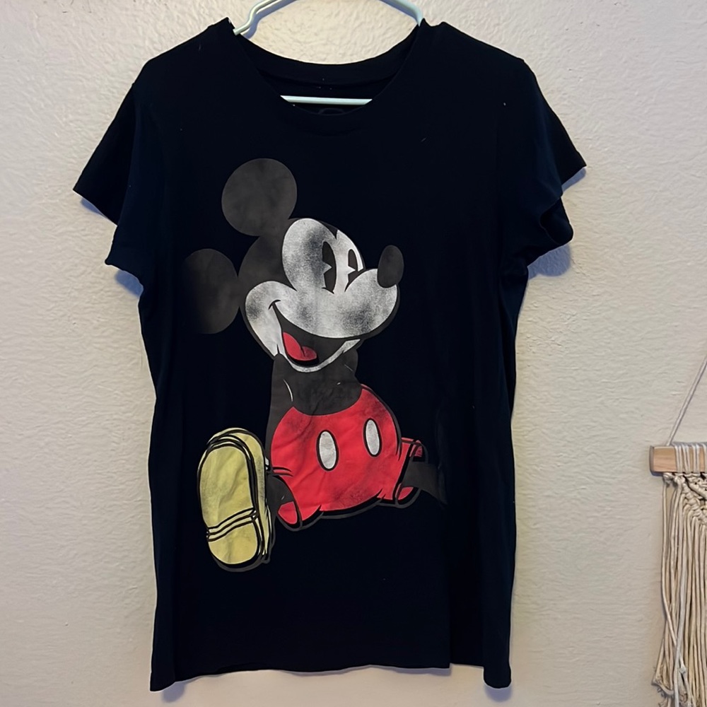 Black T-shirt with Mickey Mouse on front XXL in juniors